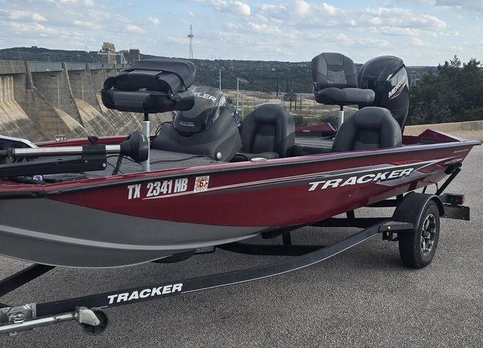 Ultimate Fishing and Leisure Boat – Day and Night, Lake LBJ