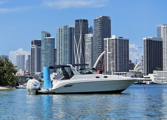 Beautiful private boat tour at stunning waters of Biscayne Bay!