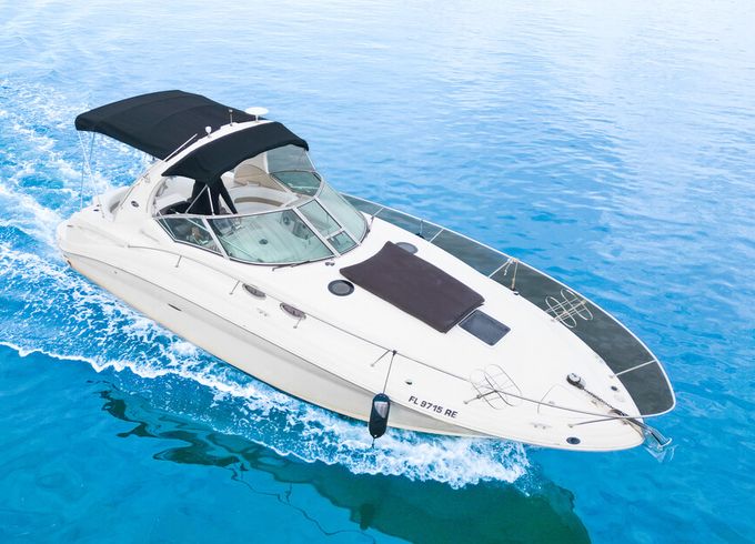 Miami Yacht Experience 35ft Sea Ray Sundancer for 12 Guests