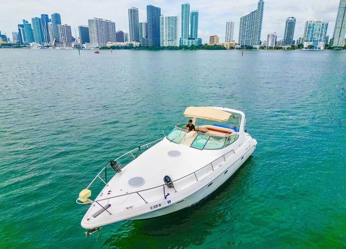 Enjoy “SINGAPUR” Cruiser 37FT Yacht in Miami with discounted price!