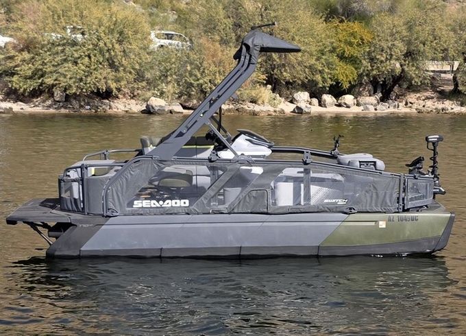 Sea-Doo Switch Fish 18'  Fishing Boat