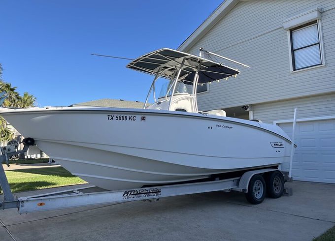 Legendary Boston Whaler 240 Outrage: Fish and Cruise!