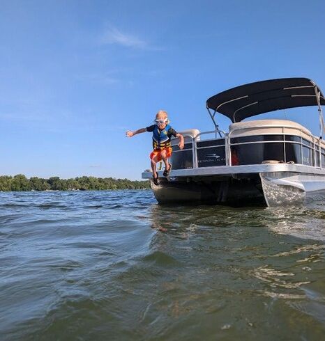 Pontoon Delivery to Lake within 30 mi of St Cloud included!
