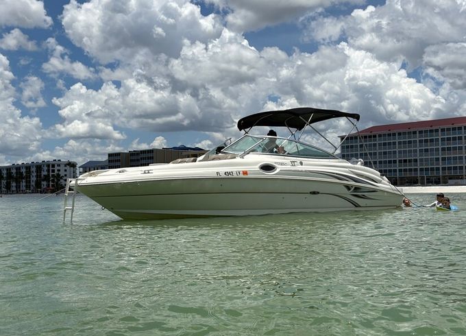 27’ Sea ray deck boat - Great family boat -