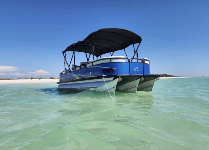 Premium Avalon Tritoon 25ft- 12 Passenger + fish &amp; tube