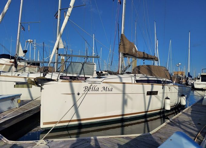 Jeanneau 349 performance crusier near the Golden Gate