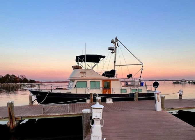 38’ Mariner for Intimate Cruises, Celebrations and Chesapeake Sunsets