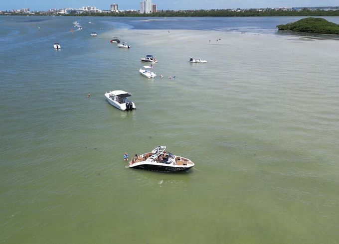 2025 Luxury 22 Foot Yamaha with Captain