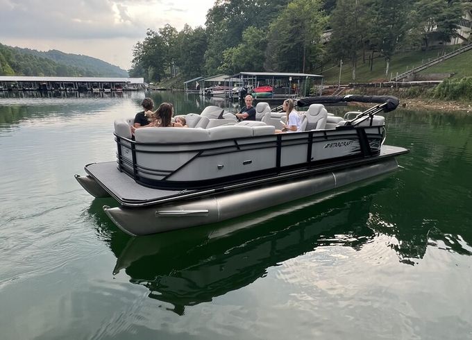 Norris Lake, Tritoon with 250hp engine
