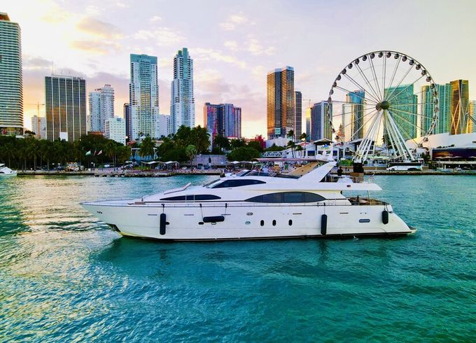 Free Hour // Luxury Azimut 100ft with Jacuzzi ("no hidden fees")