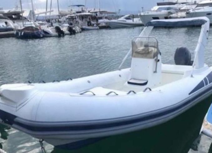 Aqua Intrepid 20