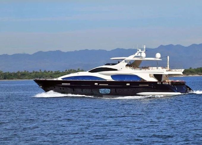 Azimut 103 The Blau