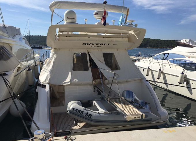Azimut 47 Fly Skyfall
