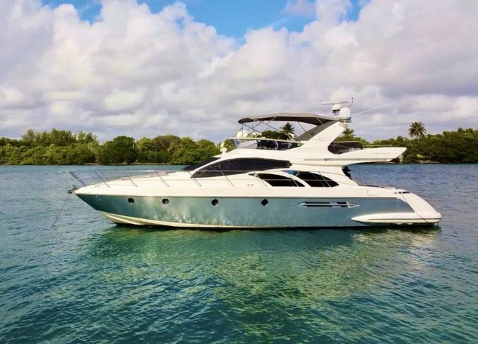 Azimut 55 Off The Rails