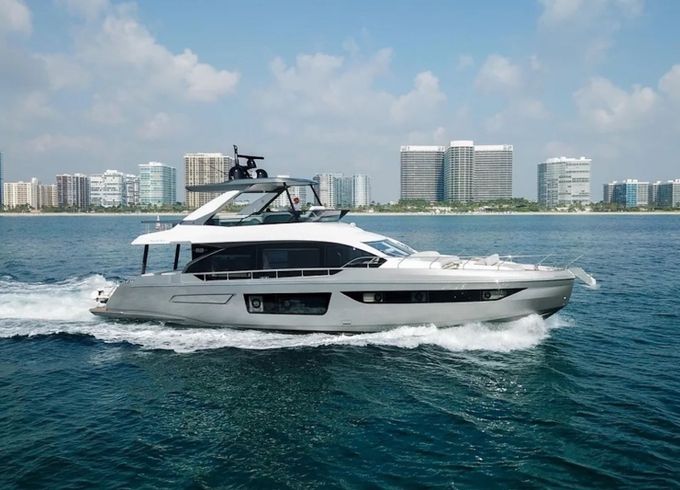Azimut 68 Spy Sea