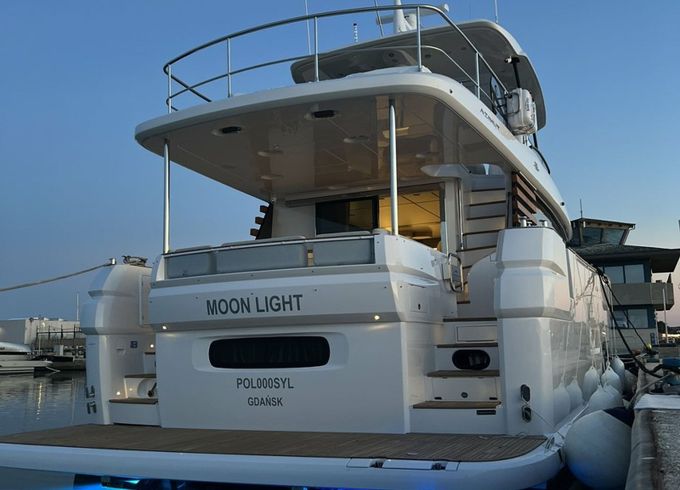 Azimut 66 Moon light