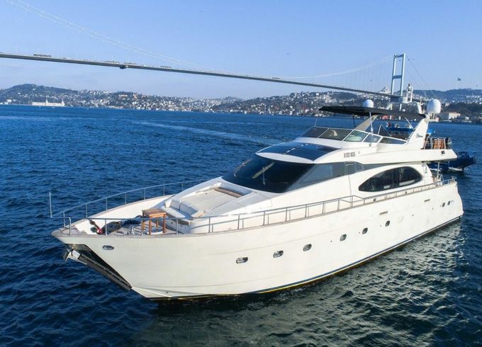 Azimut 85 F River Mega