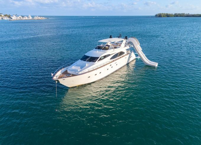 Azimut 85 F Day Dreamin