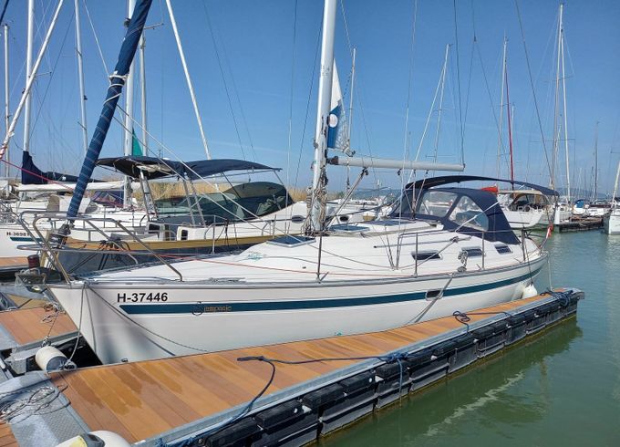 Bavaria 35 Cruiser Sjampajne
