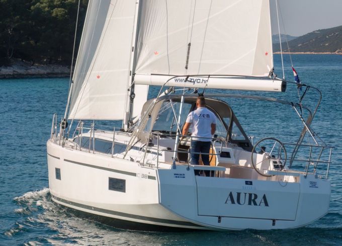Bavaria C38 Aura