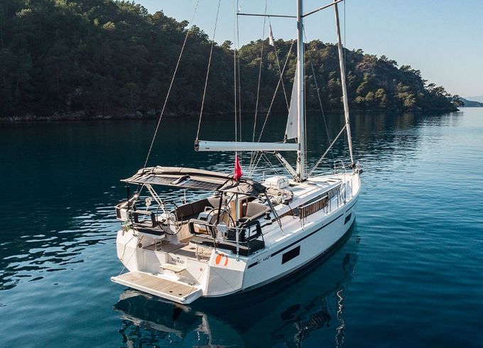 Bavaria C42 Nomad