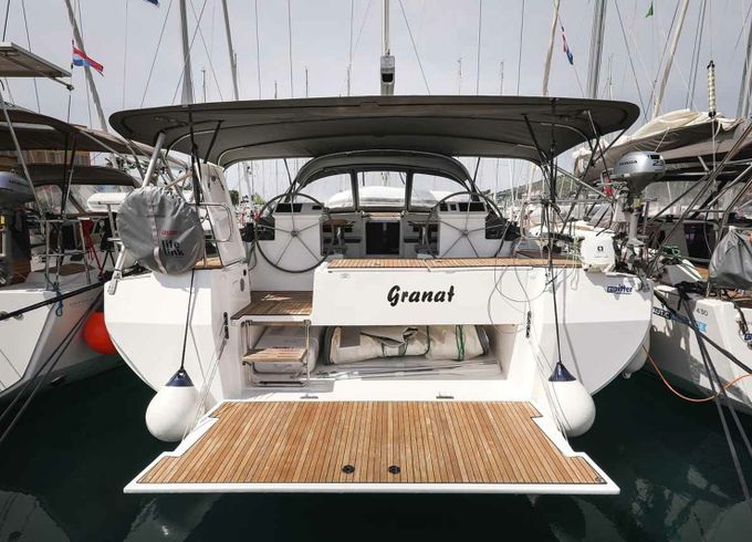 Bavaria C50 Granat