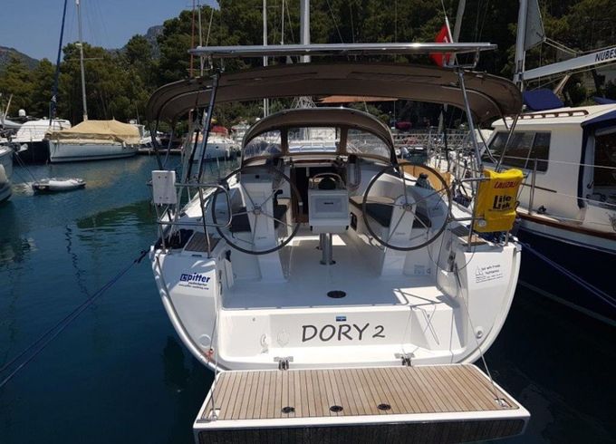 Bavaria Cruiser 34 Dory 2