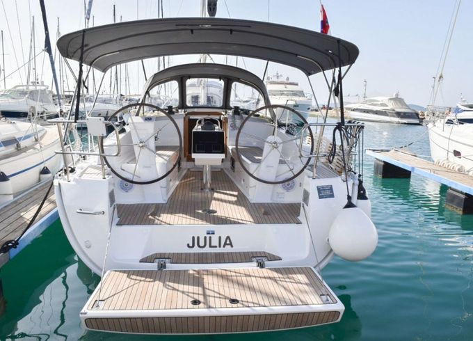Bavaria Cruiser 37 Julia 1