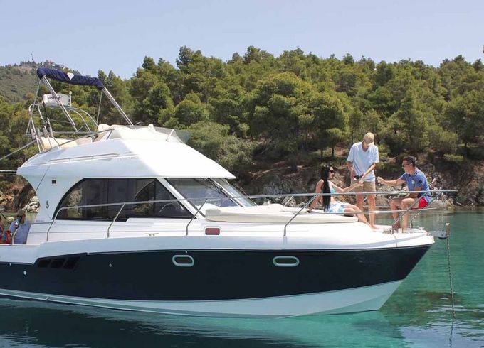 Beneteau Antares 10.80 Blue 2