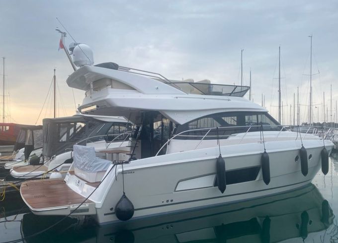 Bavaria Virtess 420 Fly Caleni