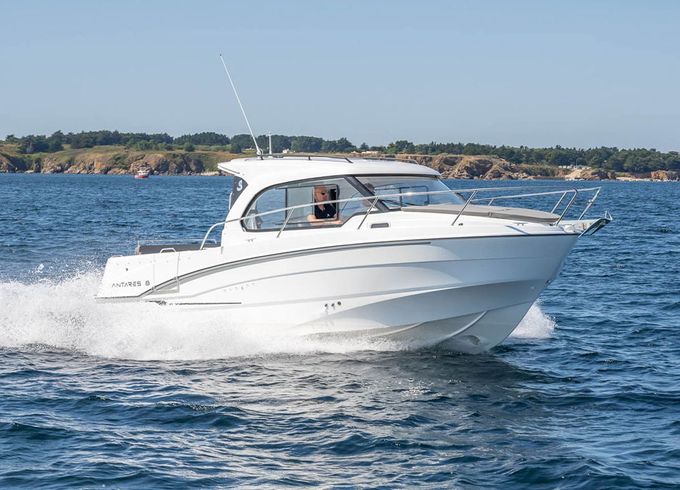 Beneteau Antares 8 23