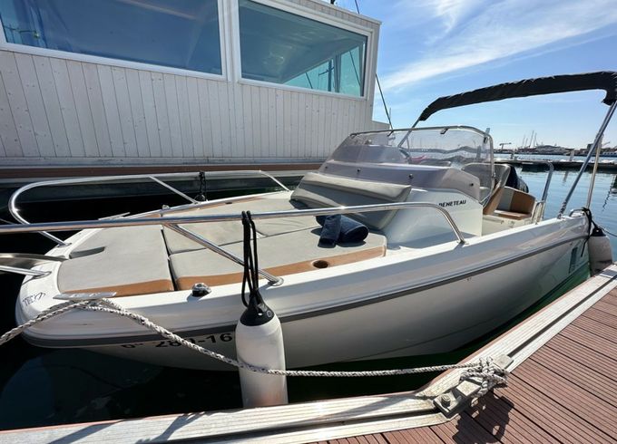 Beneteau Flyer 6 Sundeck La Boleta