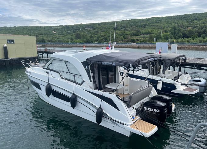 Beneteau Antares 9 Jack