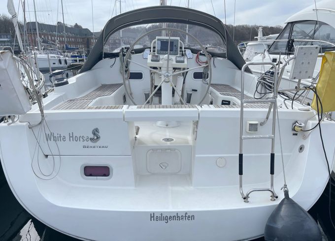 Beneteau Oceanis 37 White Horse