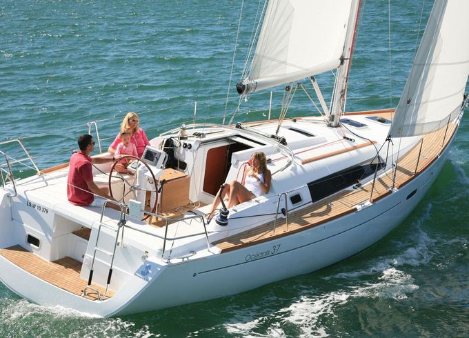 Beneteau Oceanis 37 Avant Garde