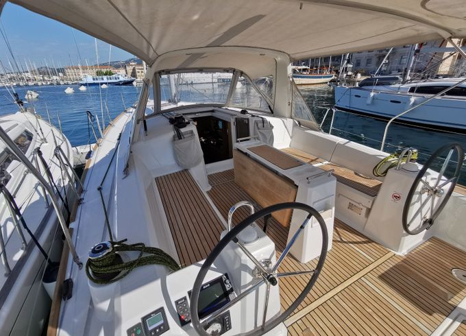 Beneteau Oceanis 38.1 Wally