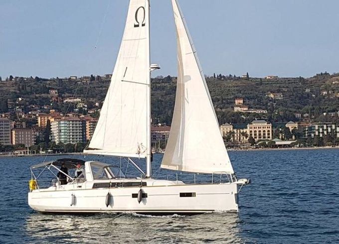 Beneteau Oceanis 38 Omega