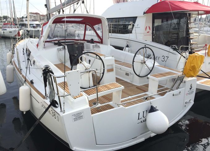 Beneteau Oceanis 38 Luce
