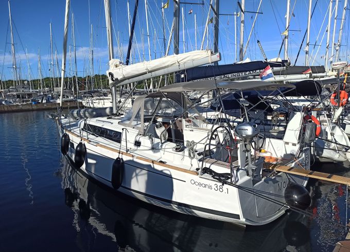 Beneteau Oceanis 38.1 Maja