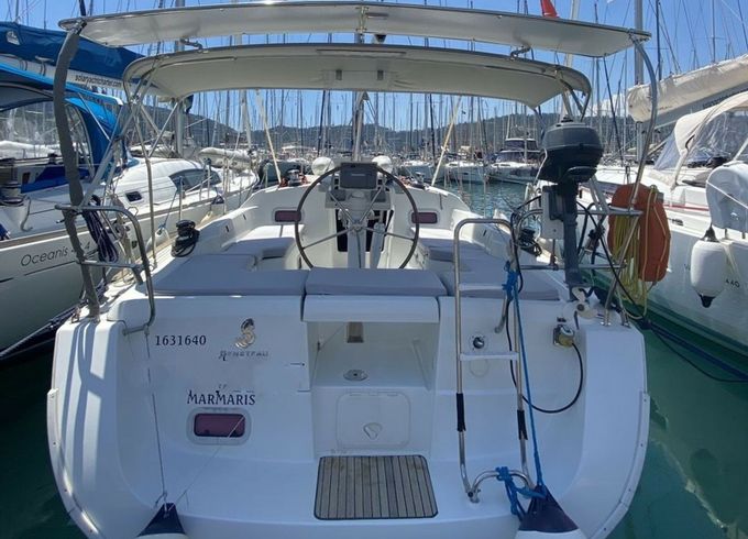 Beneteau Oceanis 34 Aquamarine