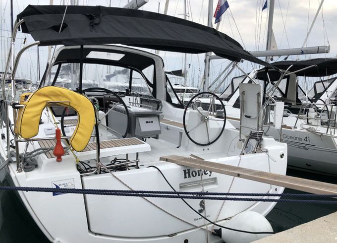 Beneteau Oceanis 41.1 Honey