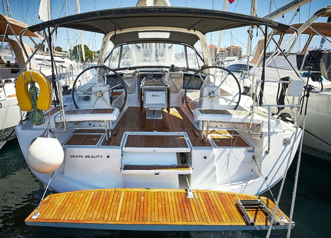 Beneteau Oceanis 41.1 White Beauty