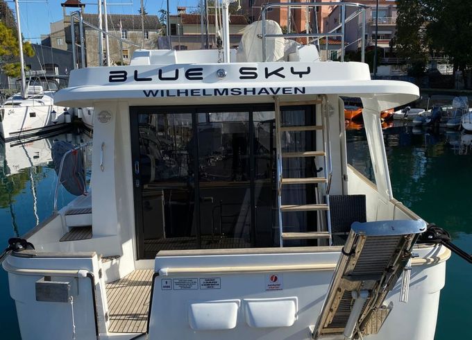 Beneteau Swift Trawler 34 Blue Sky