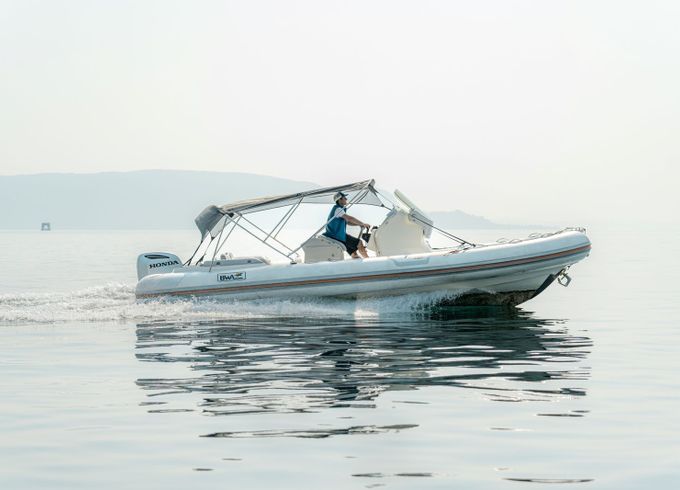 BWA 8.2 Gommone