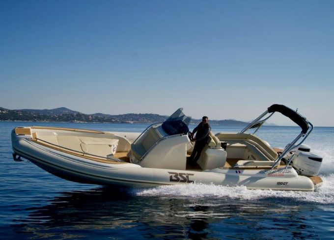 BSC 100 Houseboat