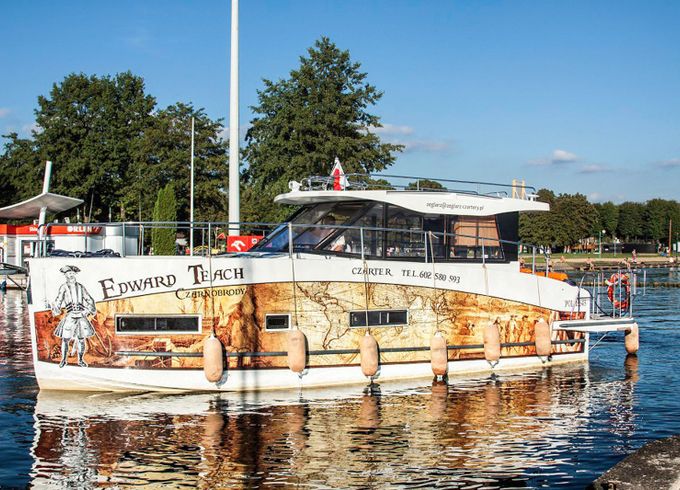 Cobra Yachts 36 Edward Teach