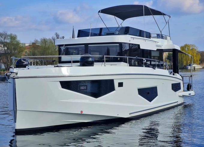 Cobra Yachts 45 Independence