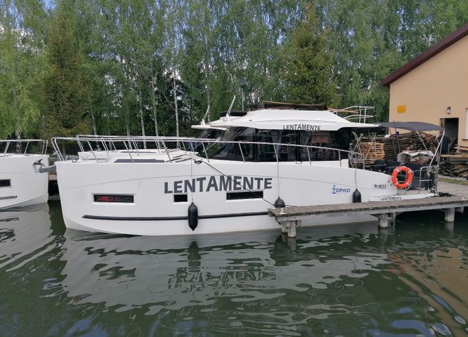 Cobra Yachts 40 Lentamente