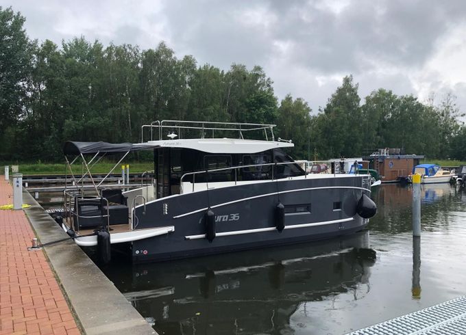 Cobra Yachts Futura 36 Stella