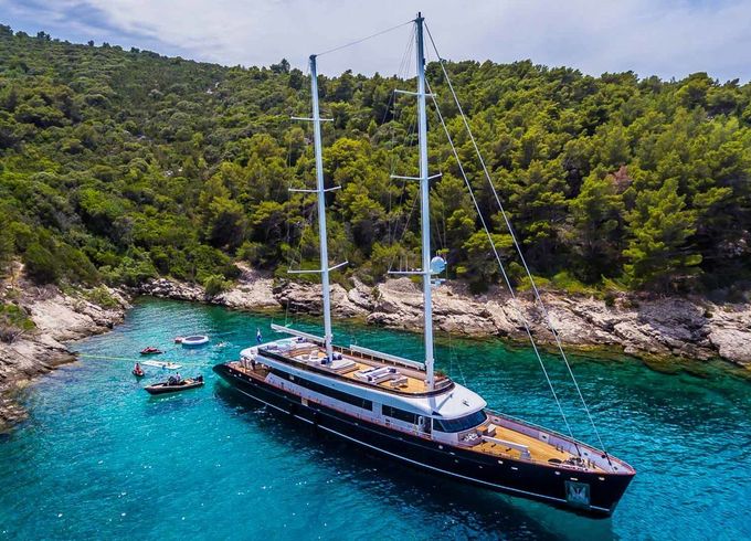 Custom Built 157 Clase Azul